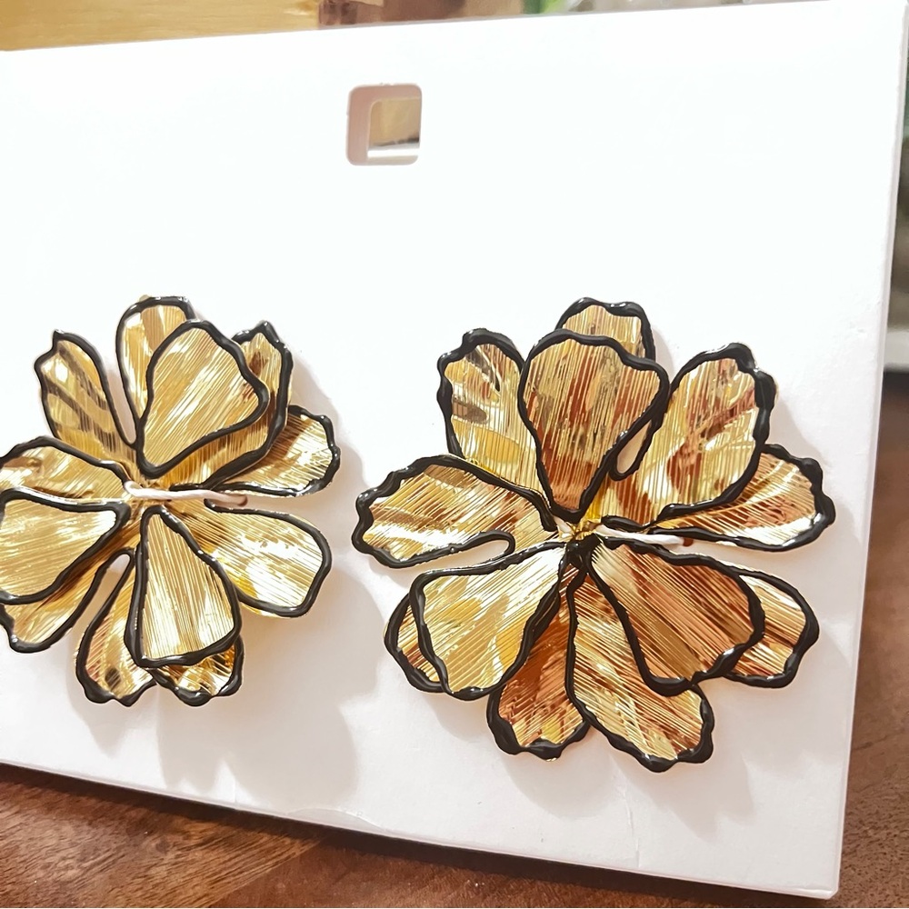 ZARA TEXTURED FLOWER EARRINGS NWT - Picture 4 of 5